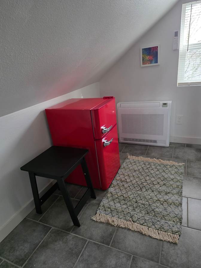 Dinaran's room