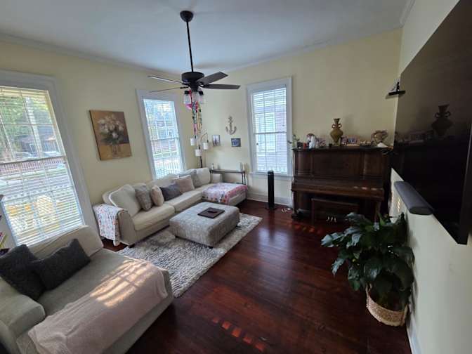 Holly parashar's room