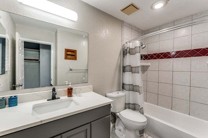 StarCity Homes's room