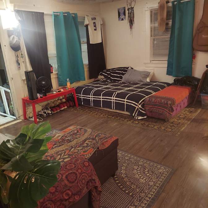 Tri's room