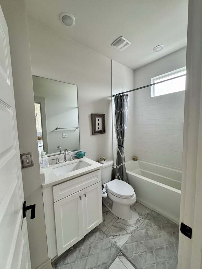 Alcove Rooms's room