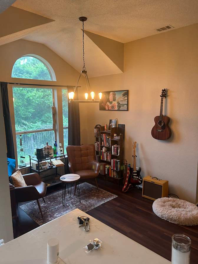 Victor E Lopez's room