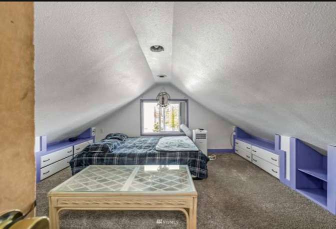 Axl's room