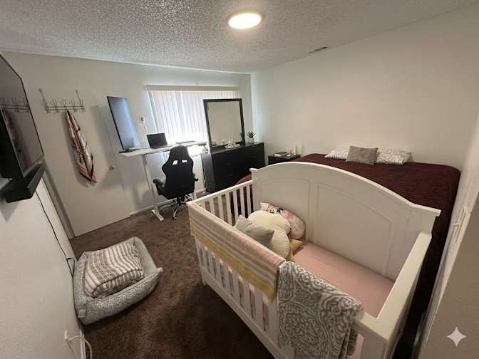 Mauricio's room