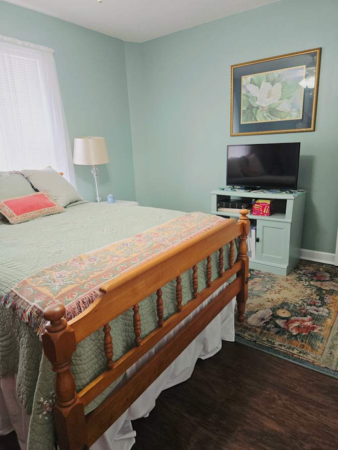 ANNA-MARIA's room