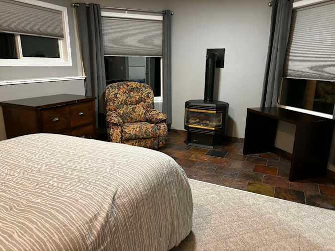 Lakefront Living's room