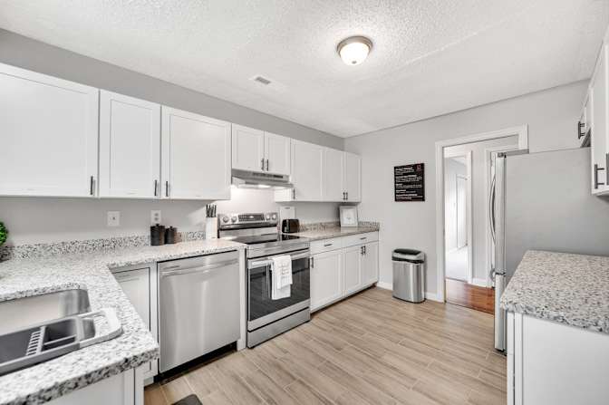 lifedoorrentals's room