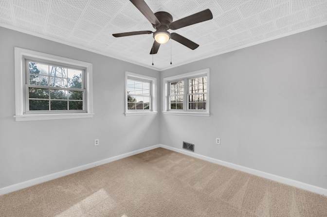 lifedoorrentals's room