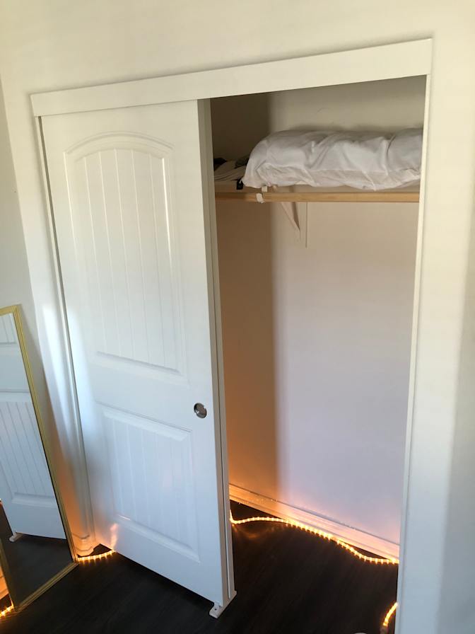 Dallas Earle's room