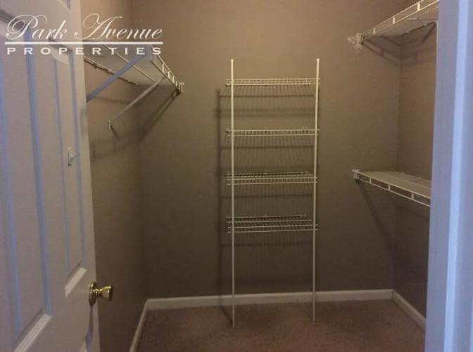 Alcove Rooms's room