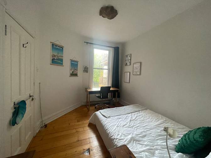 Marj (she/her/elle)'s room