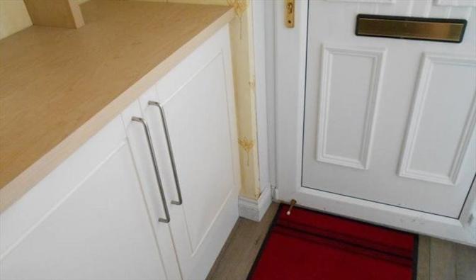 Clydebank Commuter Town to Glasgow's room
