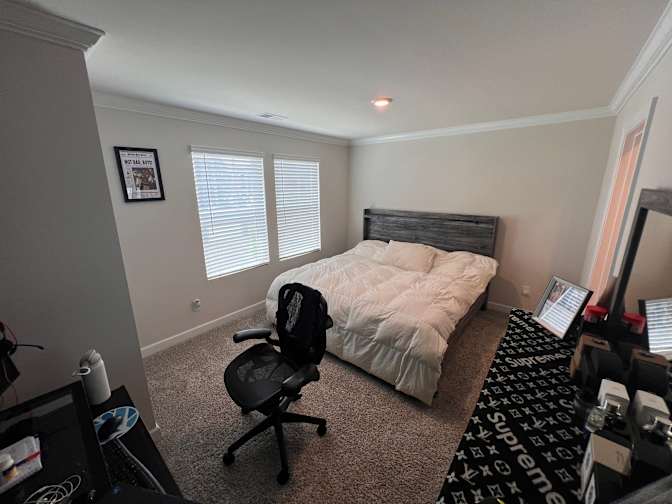 Alcove Rooms's room