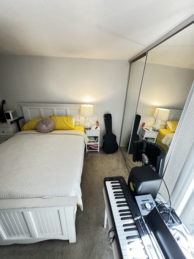 Emily Roslyn's room