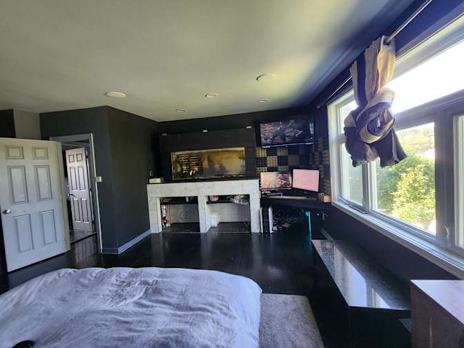 Patrick Vien's room