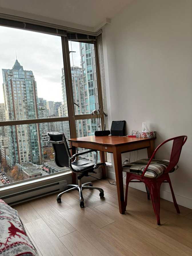 Lee's room