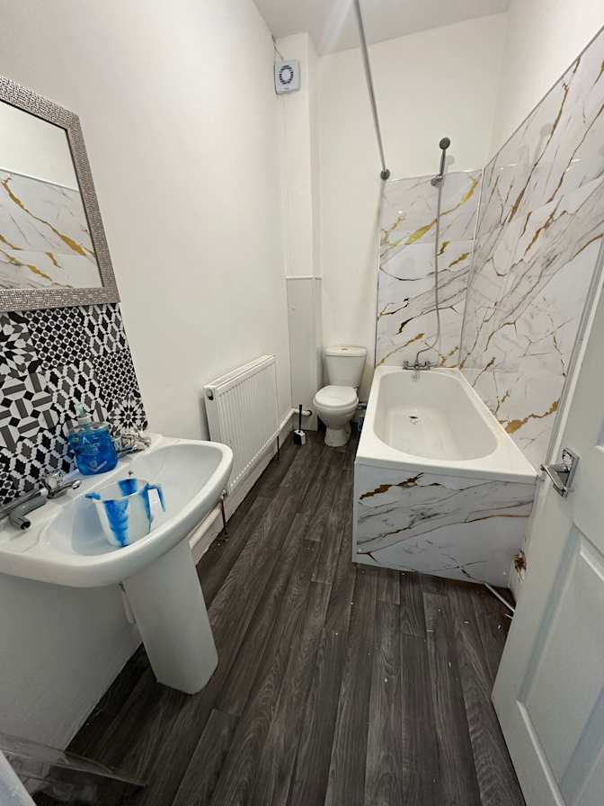 Black Country Homes's room