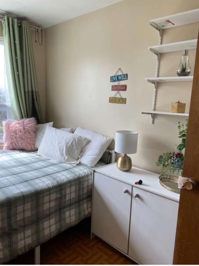 Ana's room