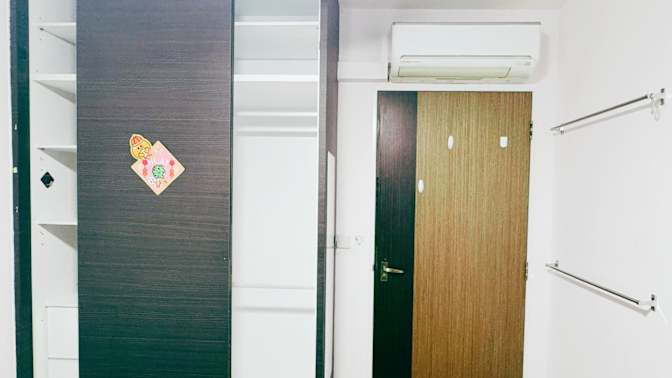 Velmurugan D's room