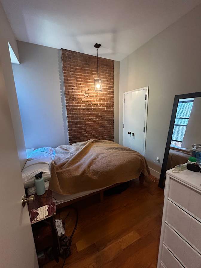 Francisco's room