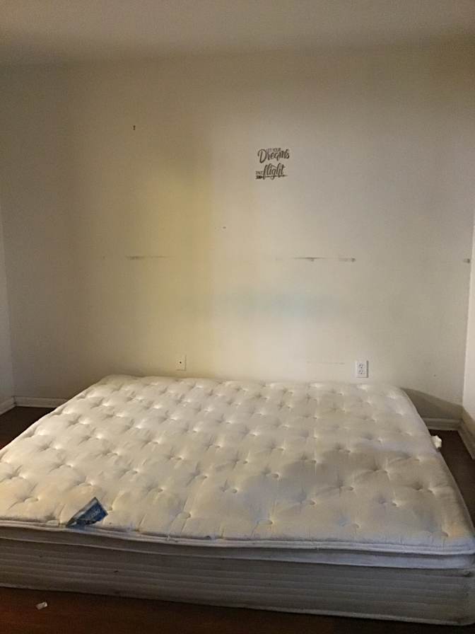 Alcove Rooms's room