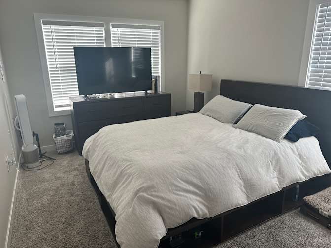 Andres's room