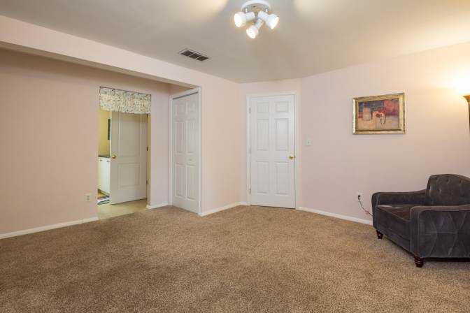 lifedoorrentals's room