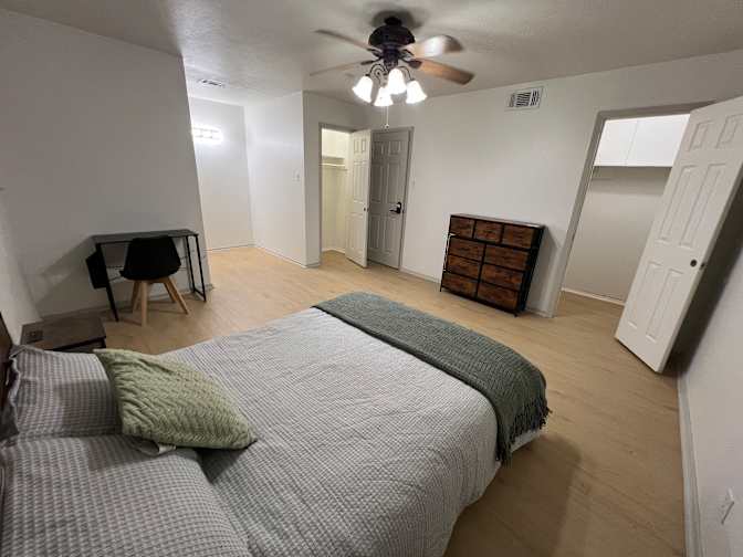 Andres's room