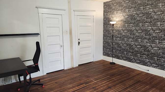 Rent's room