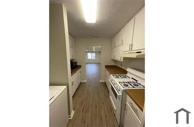 Alcove Rooms's room