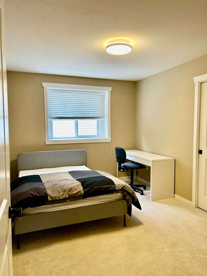 Leni's room