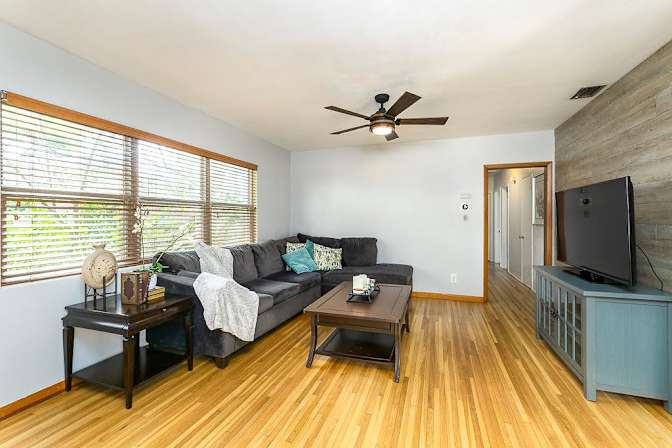 Leslie's room