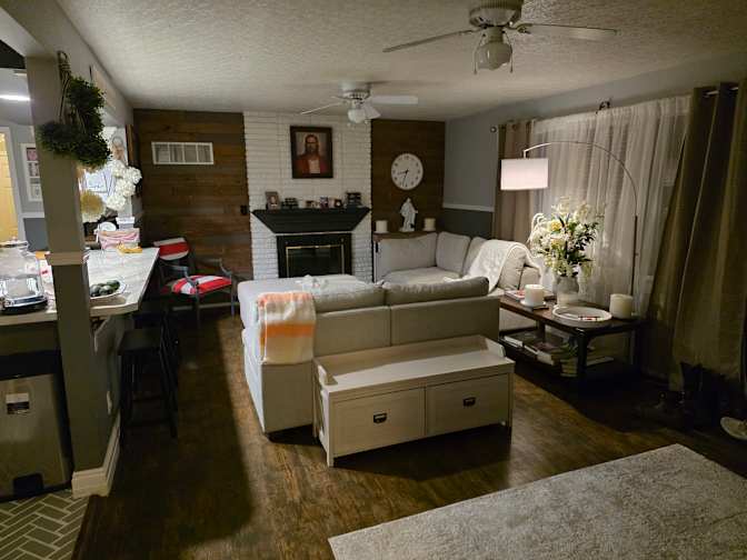 angel VALDEZ's room