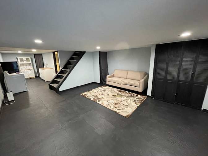 Manouk's room