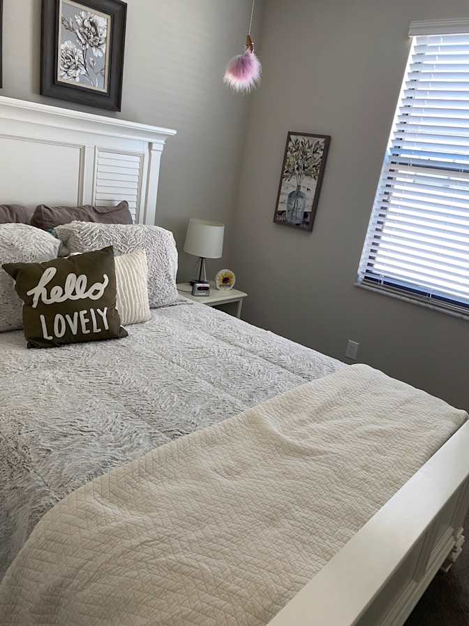 Kristin Sontchi's room