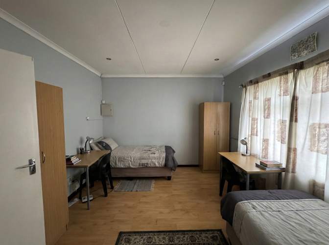 Sino's room