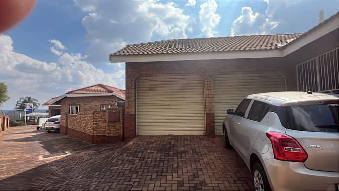 Ayanda Naidoo's room
