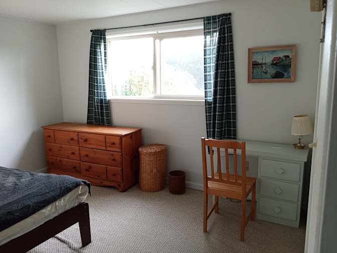 V.'s room