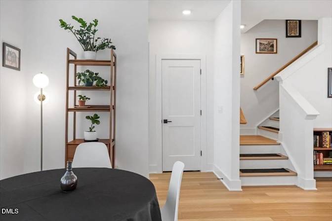 Alcove Rooms's room