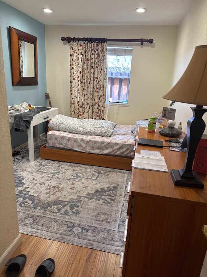Keian moarefi's room