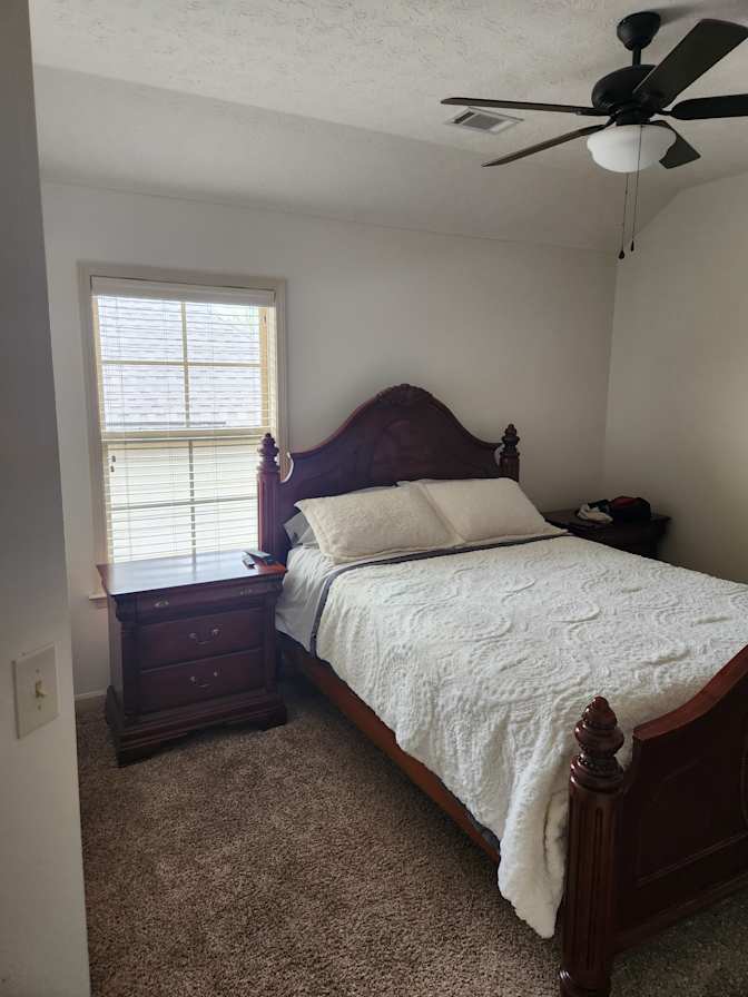 Julian E Ordonez's room