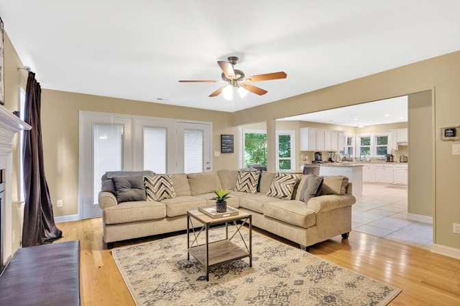 lifedoorrentals's room