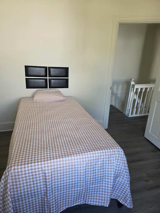 Shakoor's room