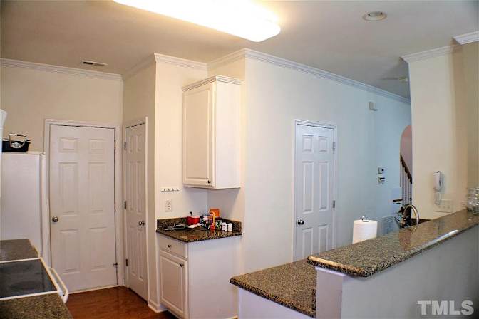 Alcove Rooms's room