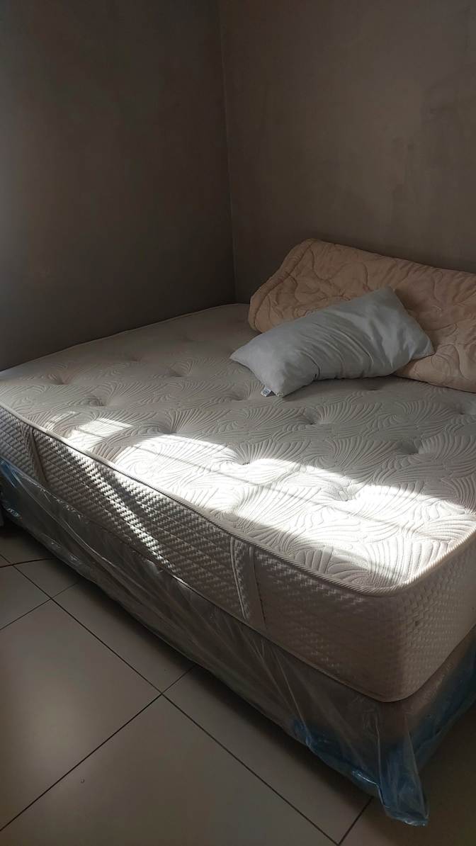simon's room