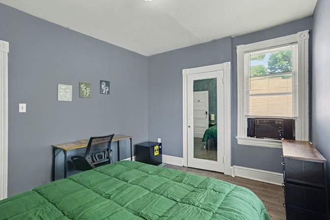 Jeniffer's room