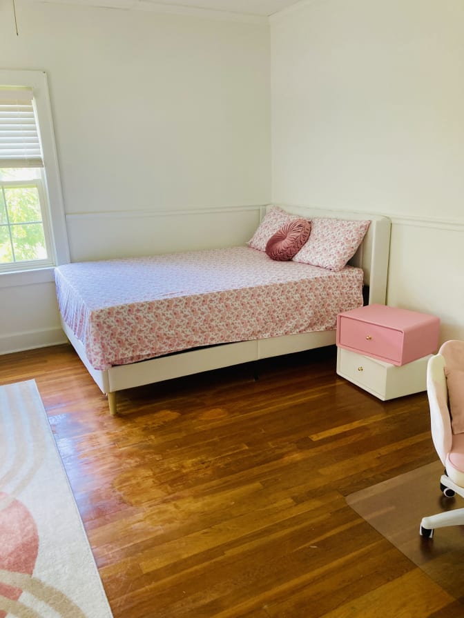 Avenue's room