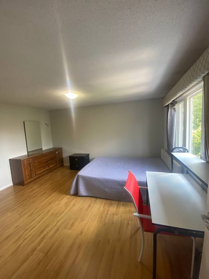 Hannah Nguyen's room