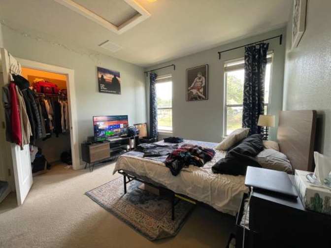 Yas's room