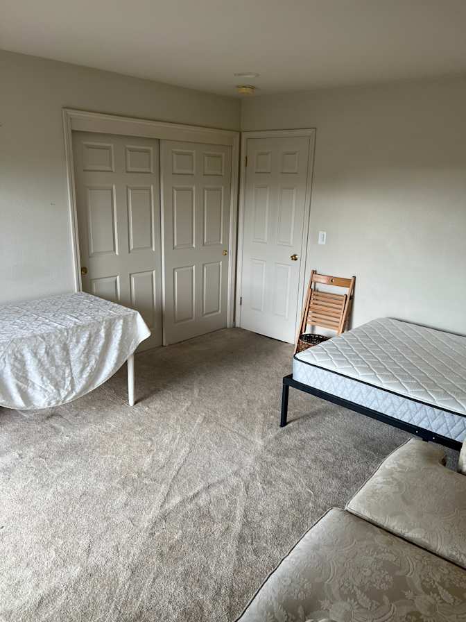 Mahdokht's room
